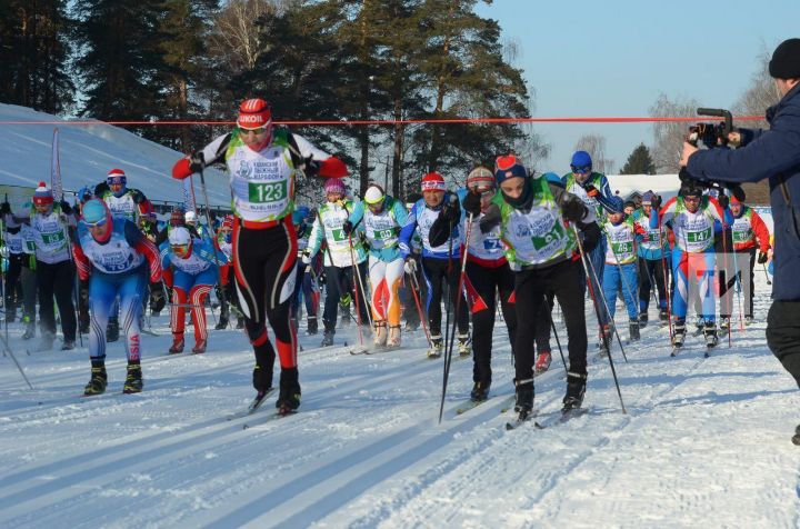 Паралимпийцы, министры и главы районов Татарстана вышли на старт лыжного марафона в Казани