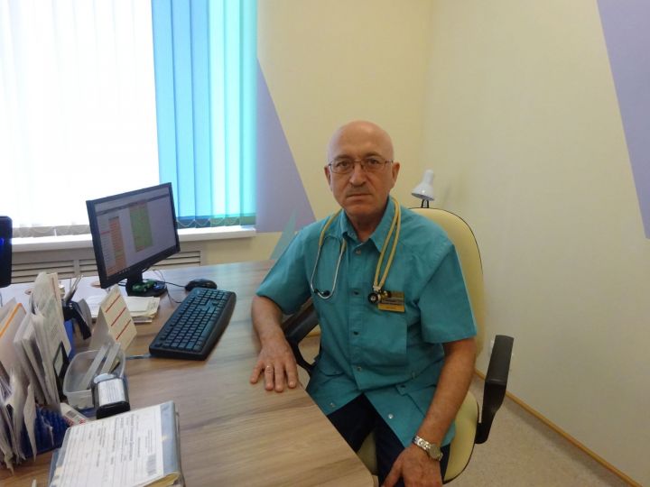 Заинцы могут поддержать врача-педиатра ЦРБ Григория Абрамова в народном голосовании